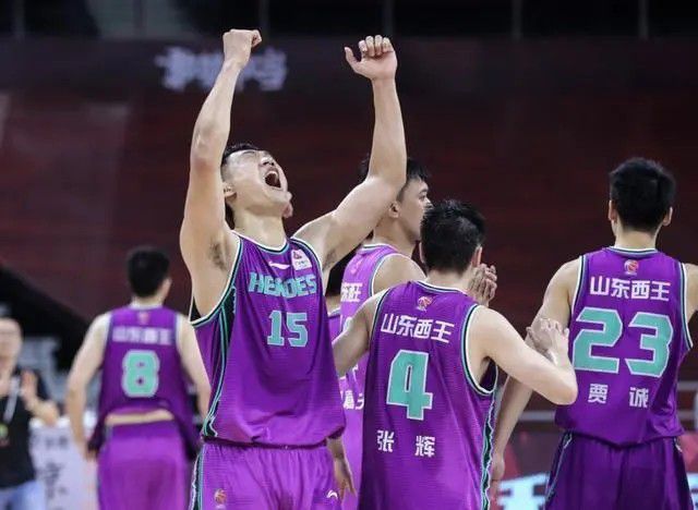 这个价签五年，我觉得客观上反映出，中国足协对中超未来五年的情况保持了相对低但也很客观的预期，现在的中超，拿到手的才是真金白银。